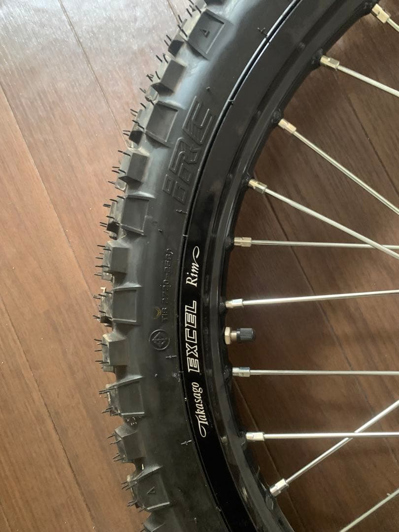 ホンダCRF 250L 2021年モデル以降、タイヤ付き前輪と後輪、