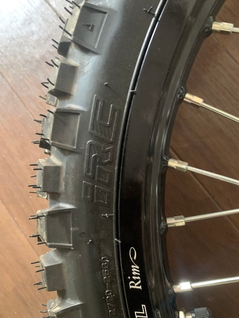 ホンダCRF 250L 2021年モデル以降、タイヤ付き前輪と後輪、