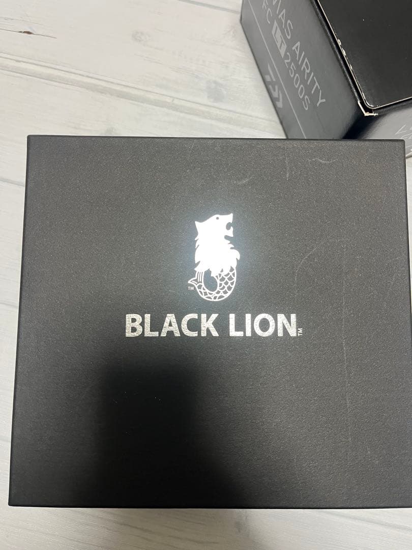 BLACK LION× LIVRE マクロリミテッド50-55