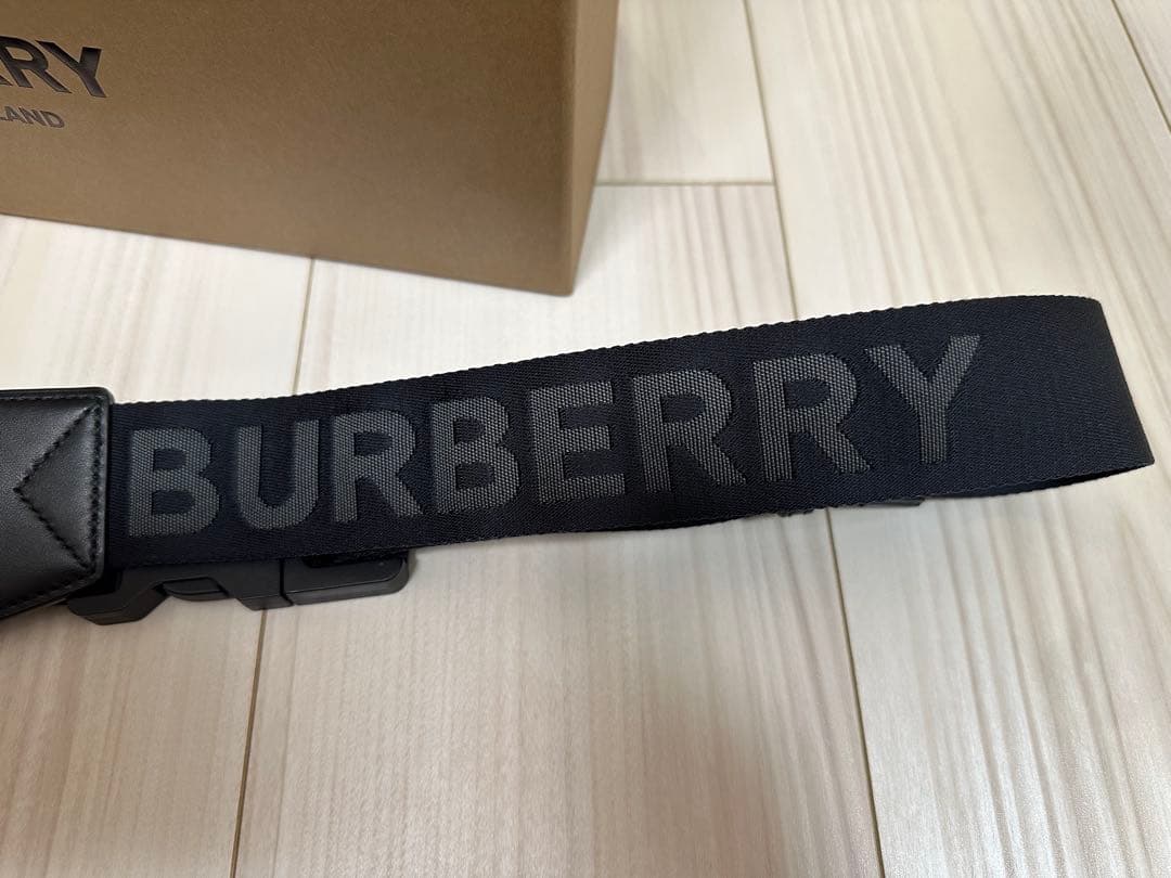 美品　BURBERRY　バーバリー　ボディバッグ　ロゴ　ロンドン