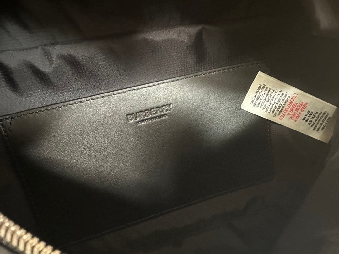 美品　BURBERRY　バーバリー　ボディバッグ　ロゴ　ロンドン