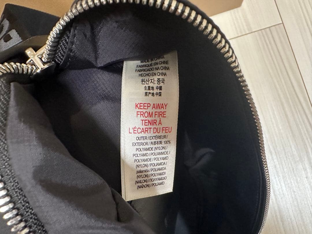 美品　BURBERRY　バーバリー　ボディバッグ　ロゴ　ロンドン