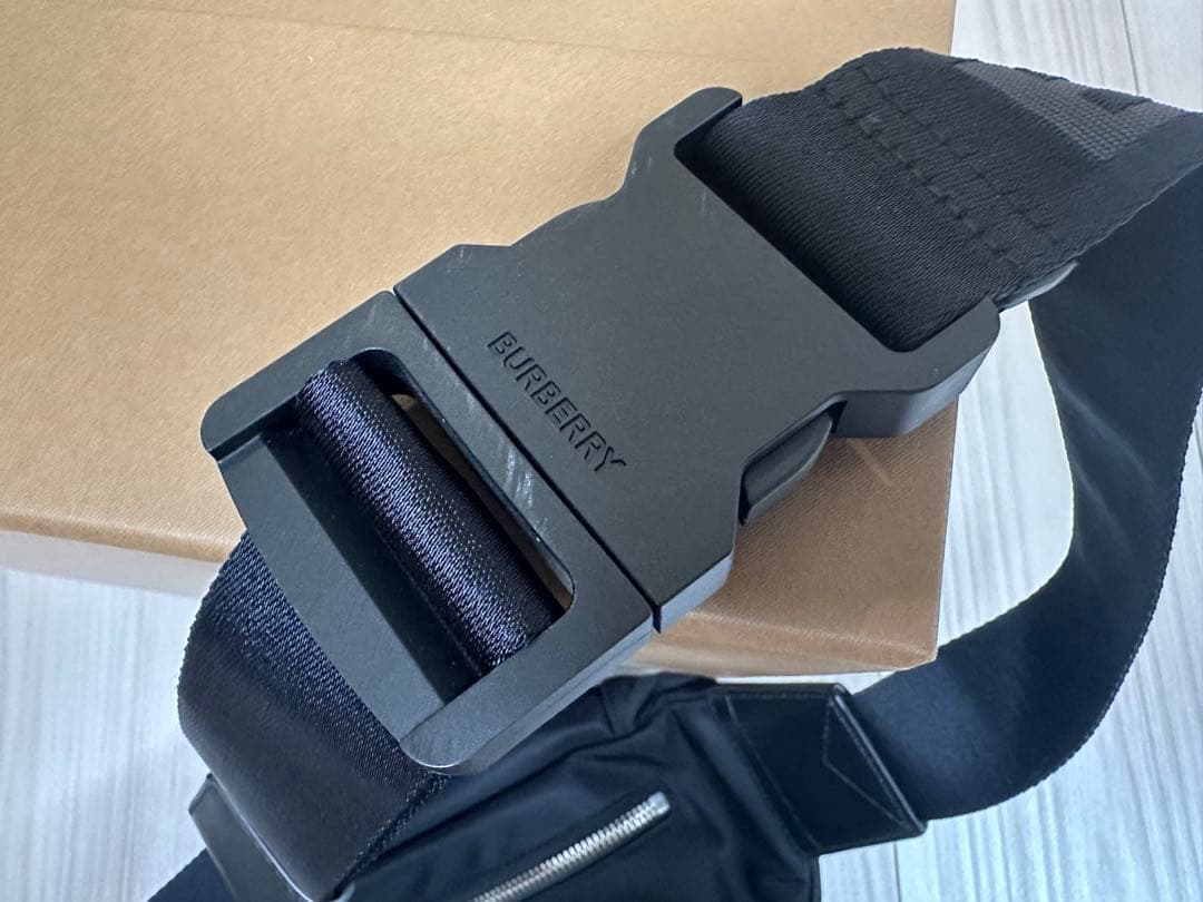 美品　BURBERRY　バーバリー　ボディバッグ　ロゴ　ロンドン