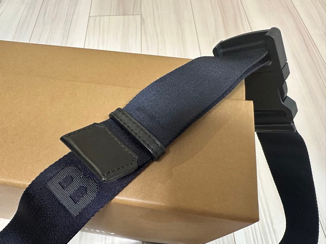 美品　BURBERRY　バーバリー　ボディバッグ　ロゴ　ロンドン