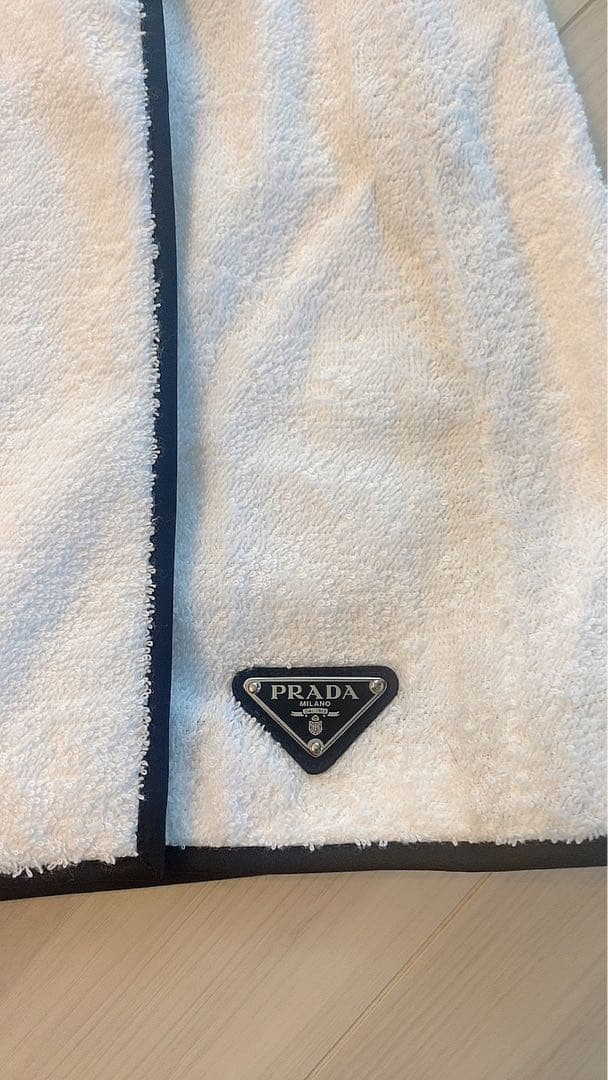 PRADA ミニスカート　38 新品タグ付き