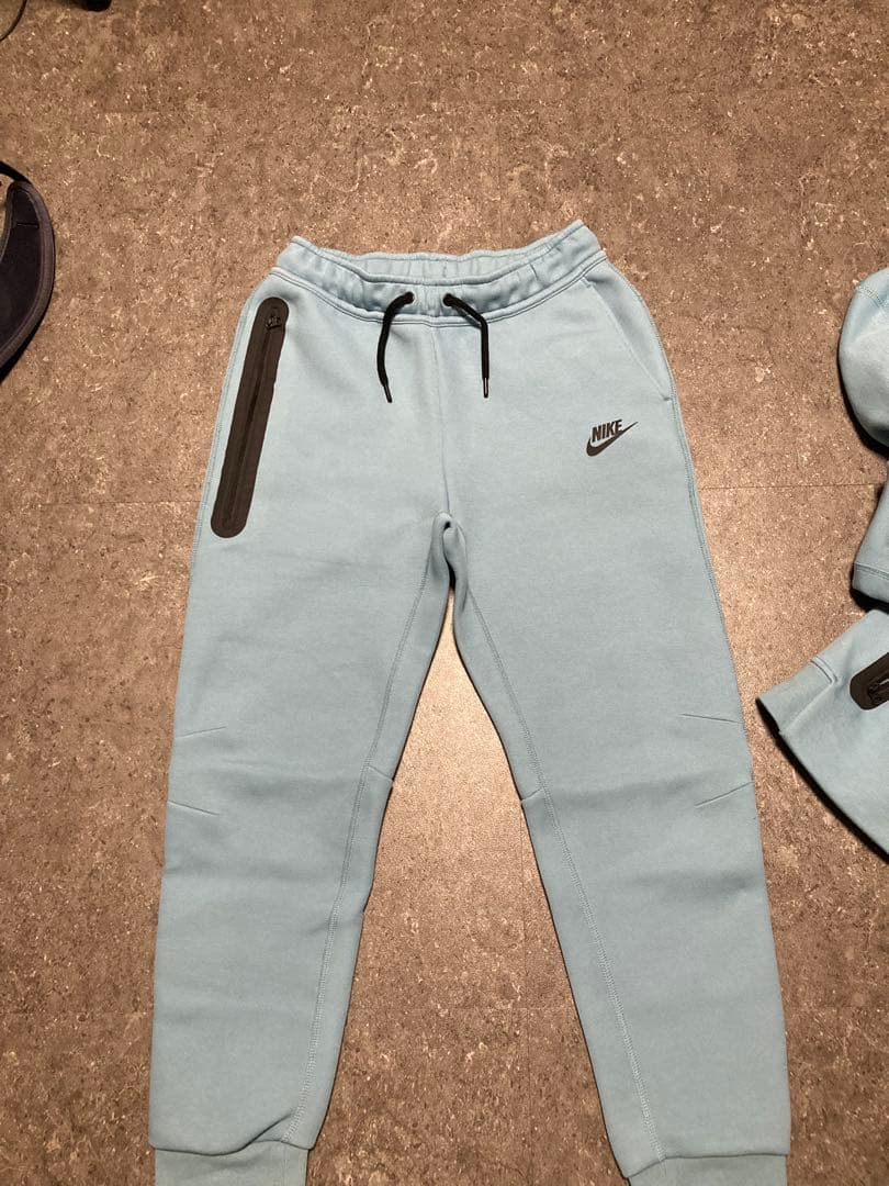 《海外限定》NIKEテックフリース　水色