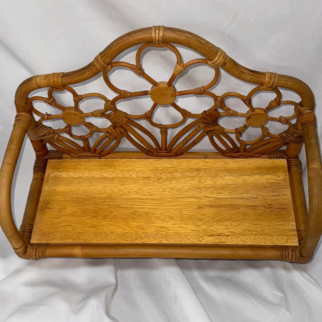 ラタン製　花モチーフ壁掛け木製ラック