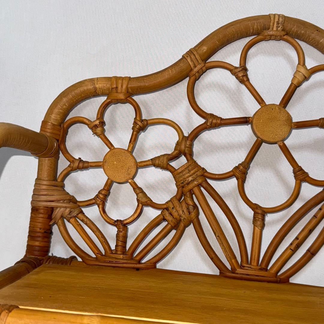 ラタン製　花モチーフ壁掛け木製ラック