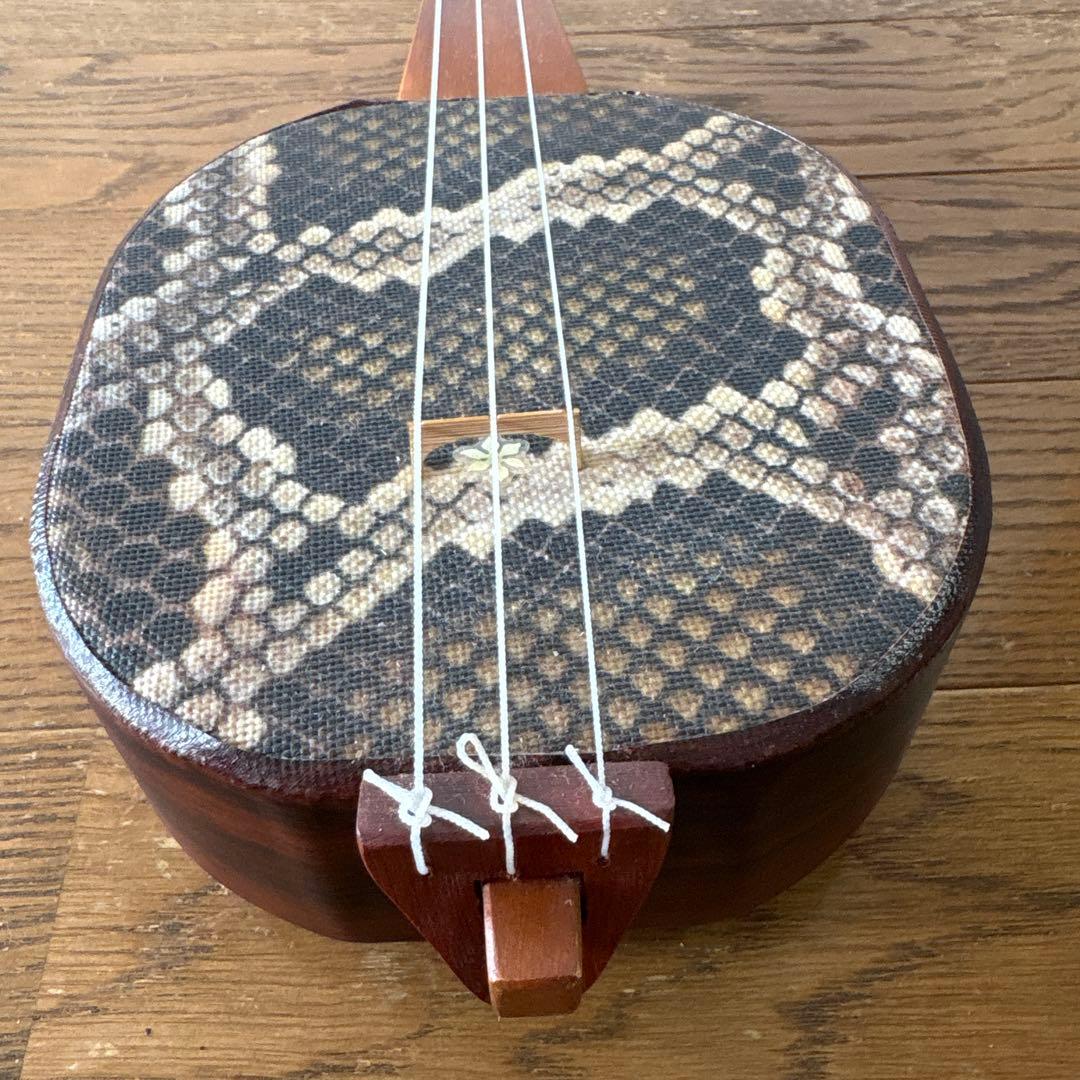 ミニ三線 木製　蛇皮模様