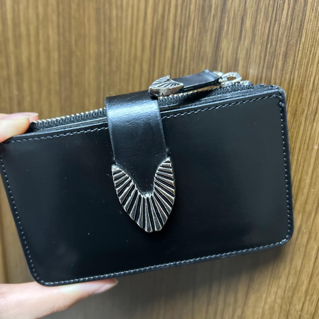 TOGA PULLA トーガプルラ レザーウォレットスモール ブラック - メルカリ