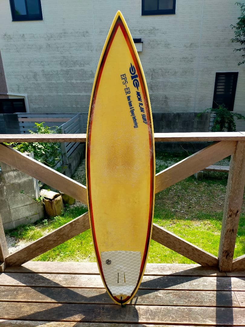 新品未使用シングルフィン6インチ トランスルーセント、 スクリュー付き