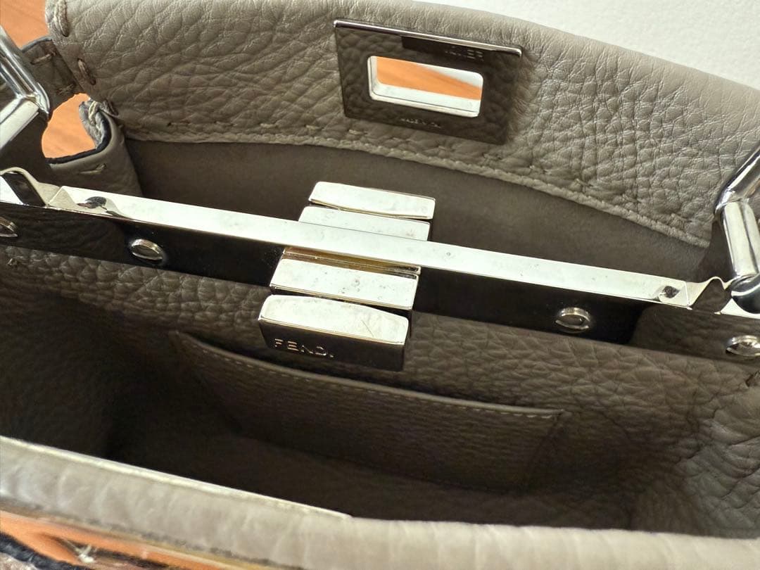 Nanana様専用 FENDI ピーカブー スモールサイズ グレージュ - メルカリ