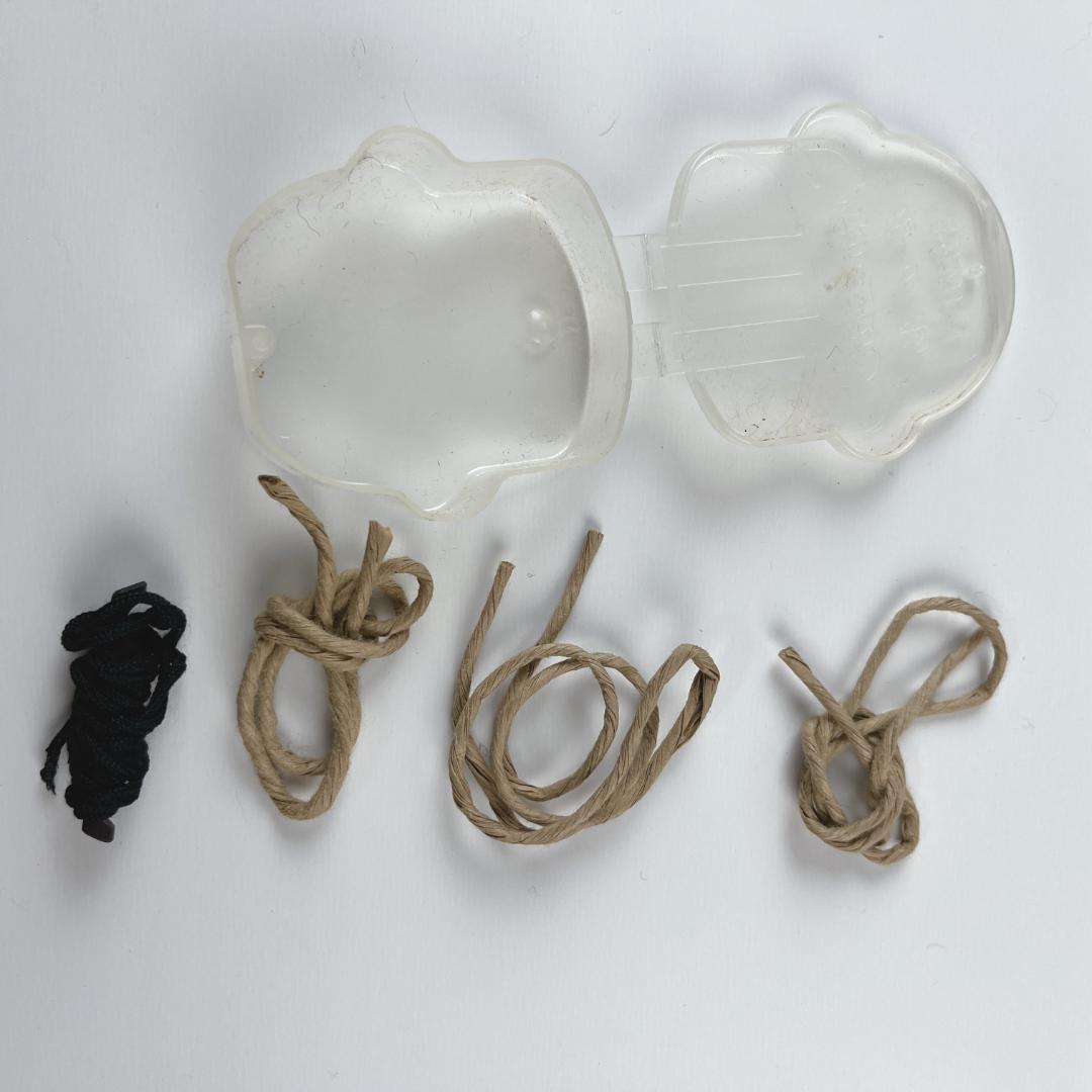 美品☘️ 三味線　紅木　トチ入り　中棹　約2.6cm　東さわり　ハードケース付