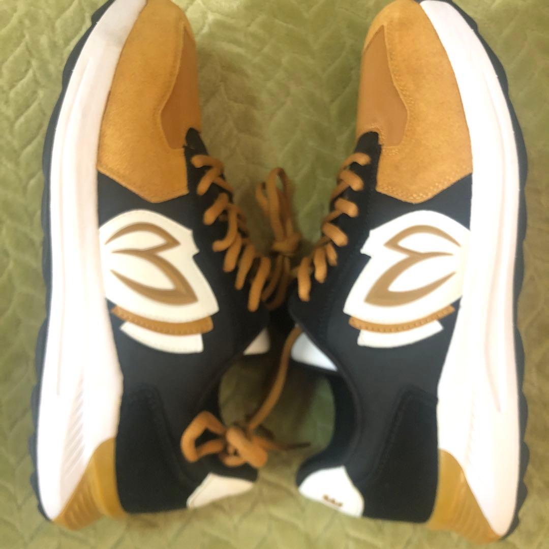 MASTER BUN FIT TO WIN スニーカー