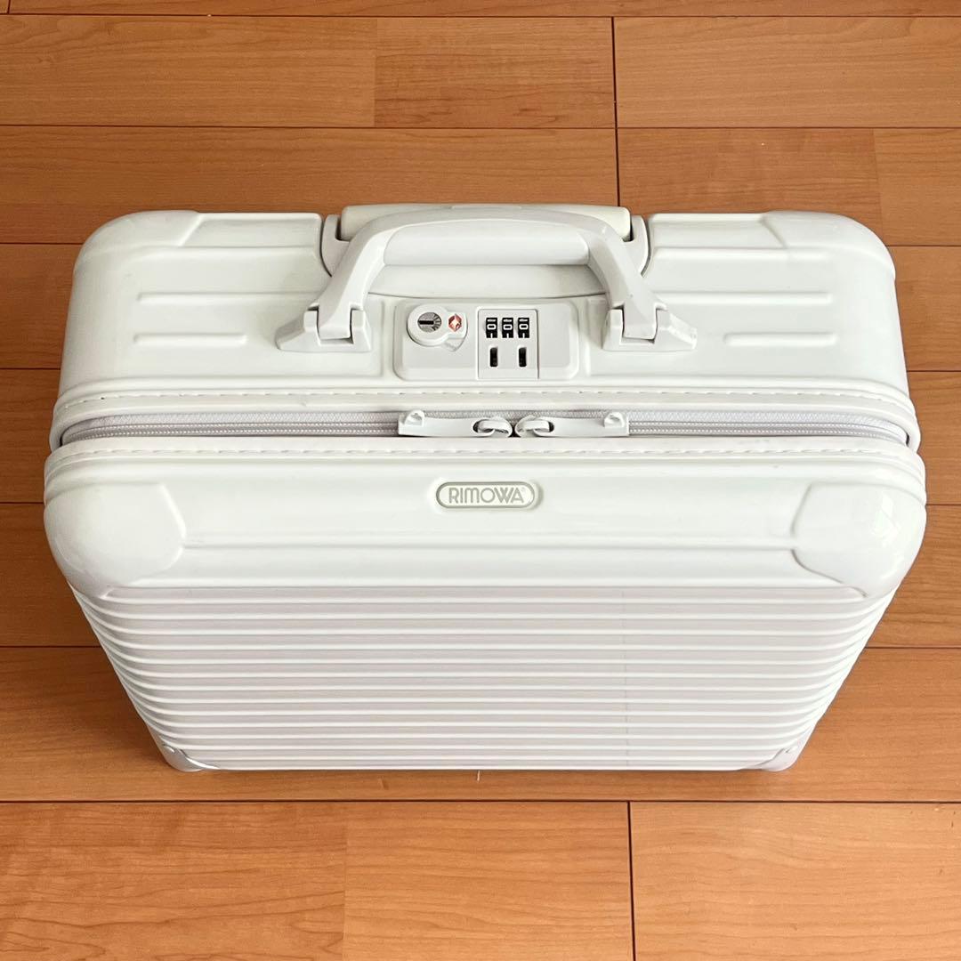 Narumiです！RIMOWA リモワ　アローズ　キャリーケース　23L