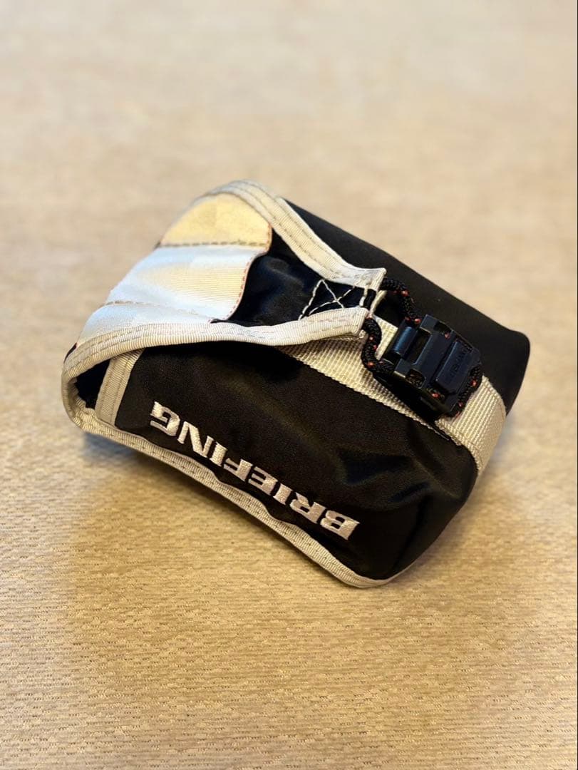 BRIEFING キャディバッグ 【ヘッドカバー付き】ブラック/ホワイト