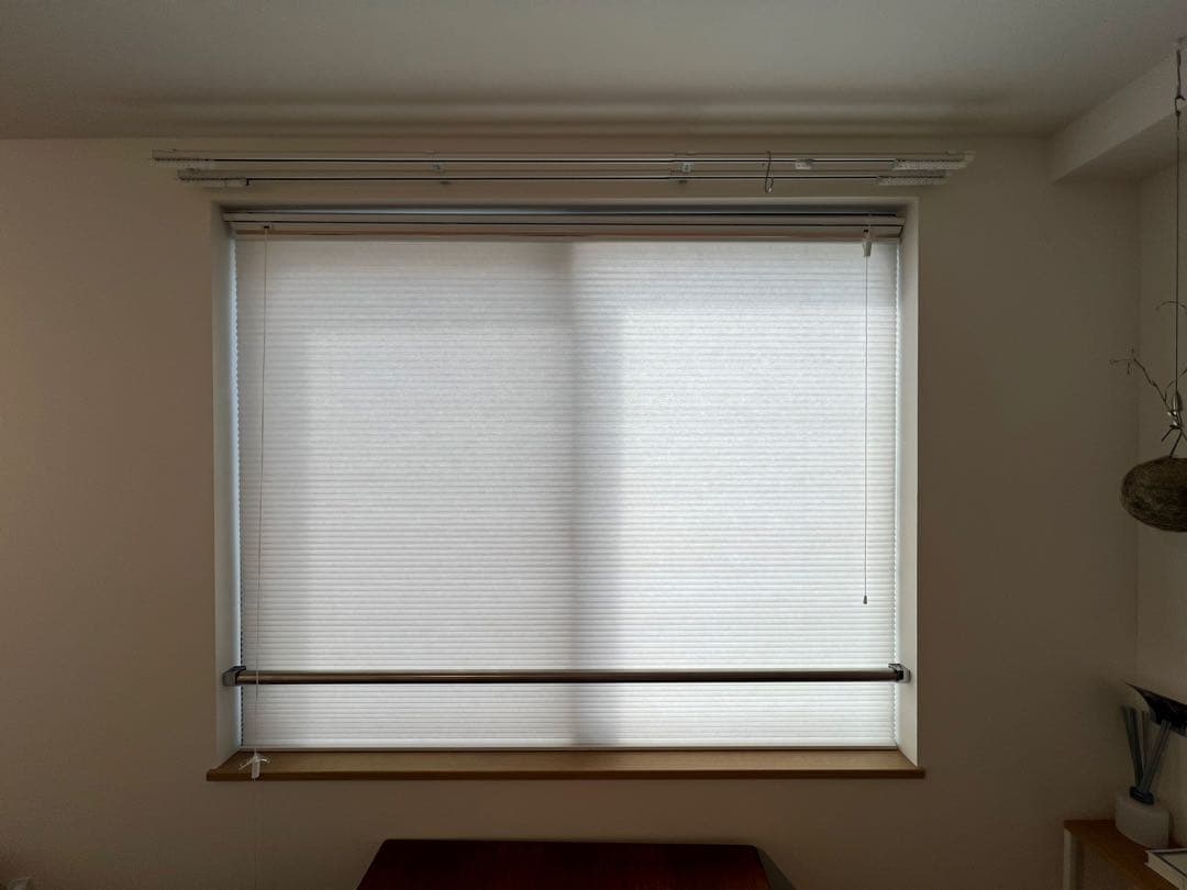 TUISS DECOR 採光トップダウンハニカムシェード