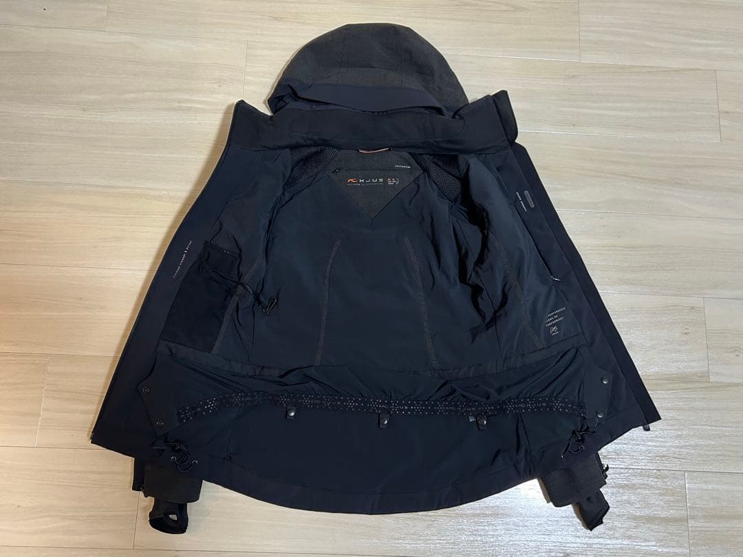 KJUS チュース スキーウェア 上下 150 〜 160cm位