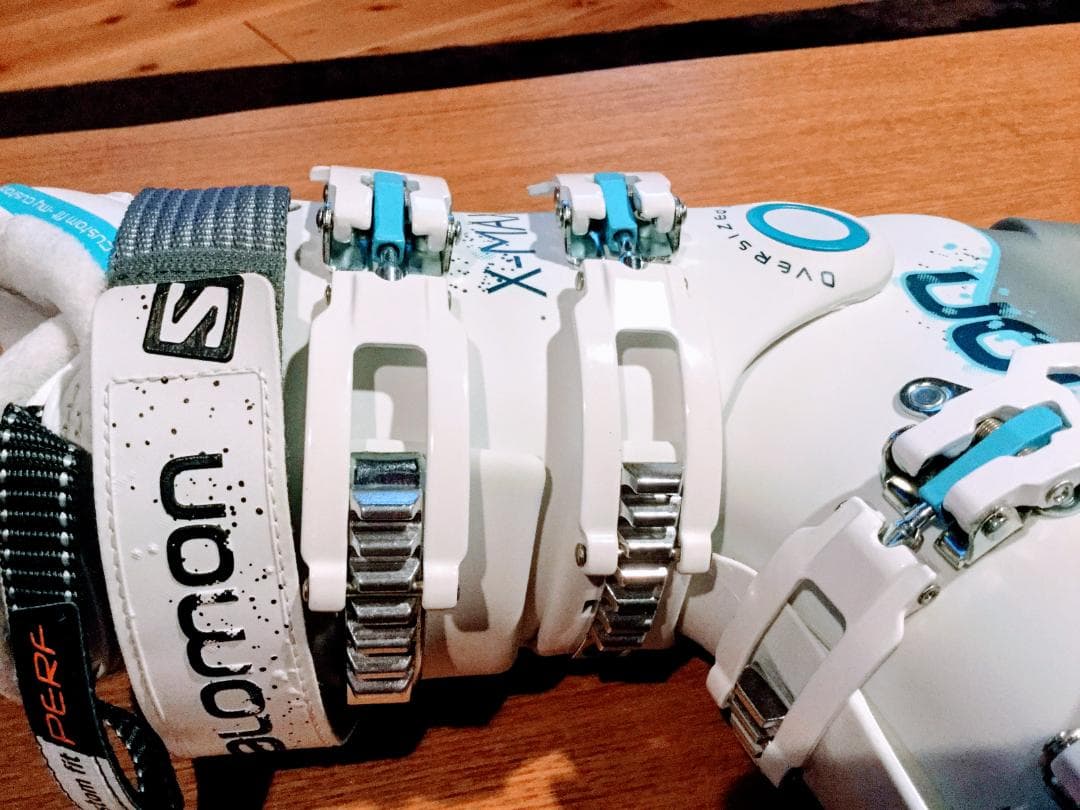 新品？SALOMON スキー ブーツ 24上級 用 初級 まで使えるフレックス