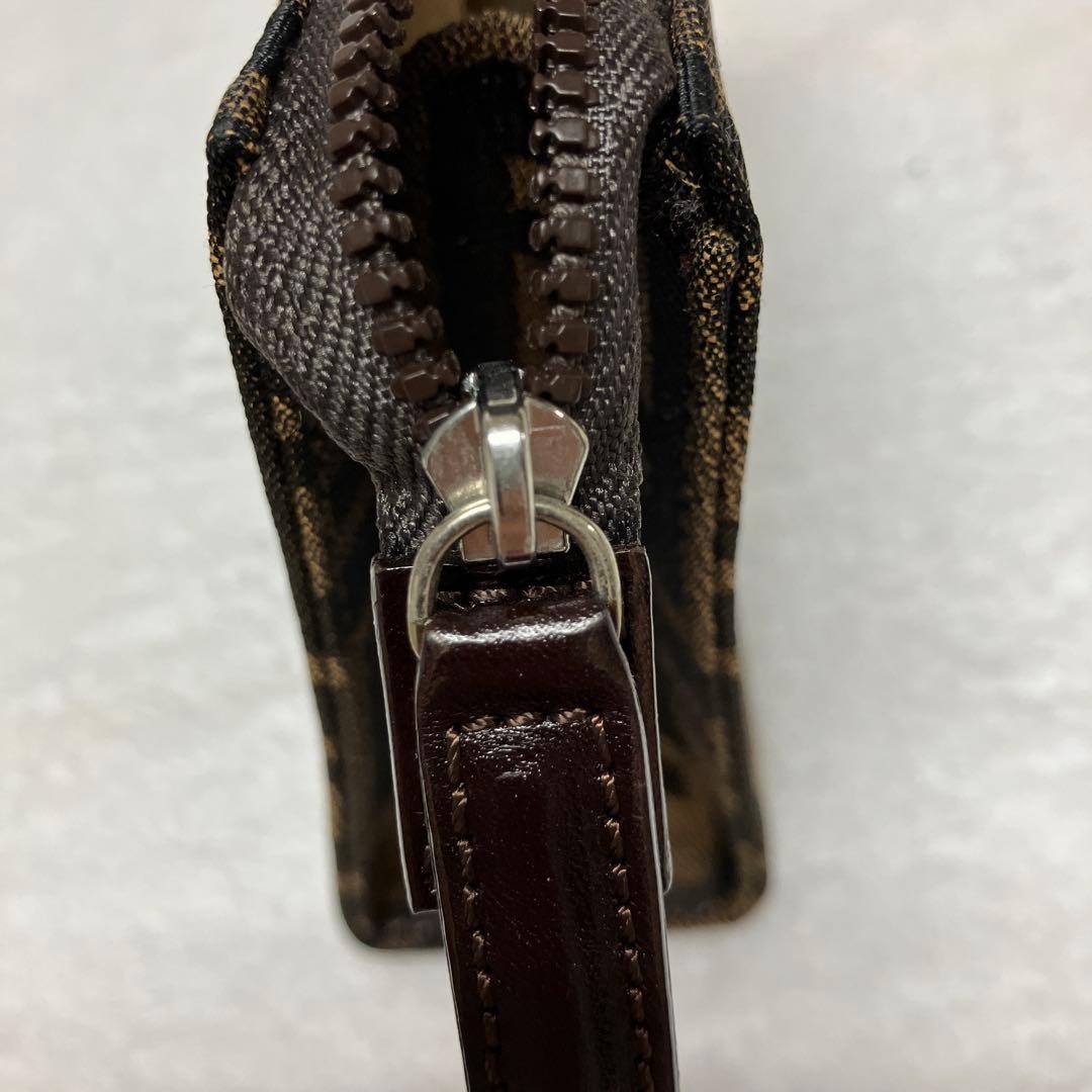 FENDI フェンディ　ポーチ　ズッカ柄