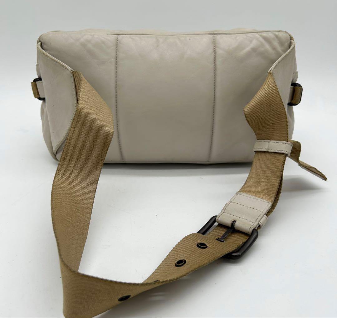 【良品】ボッテガヴェネタ ボディバッグ イントレチャート レザー アイボリー