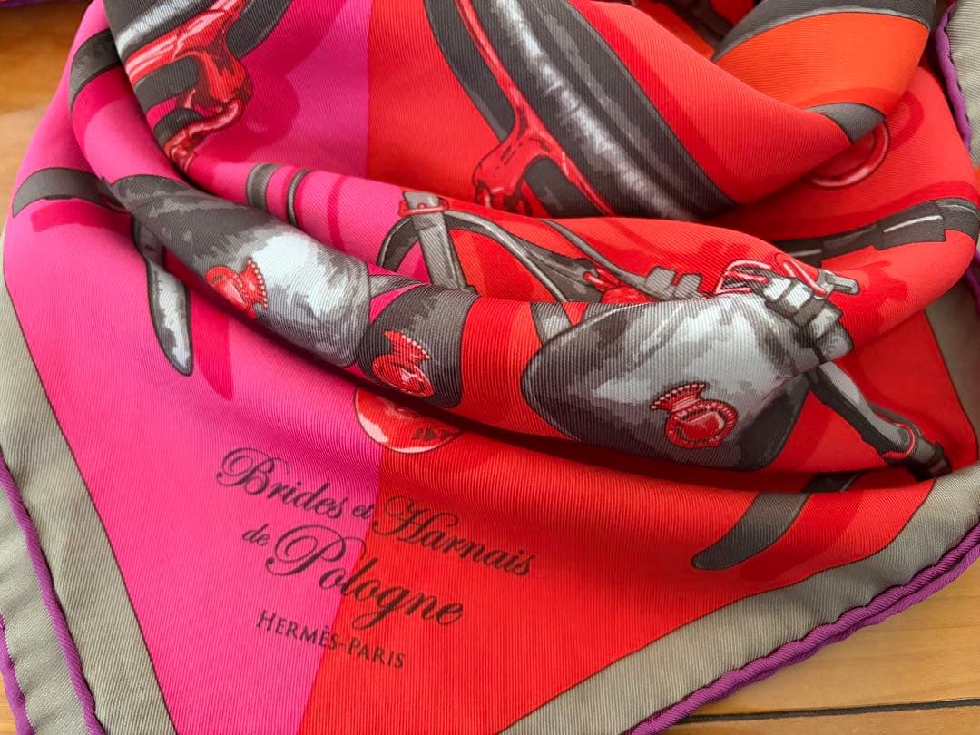箱有 HERMES エルメス カレ70 馬具モチーフ シルクスカーフ ピンク紫