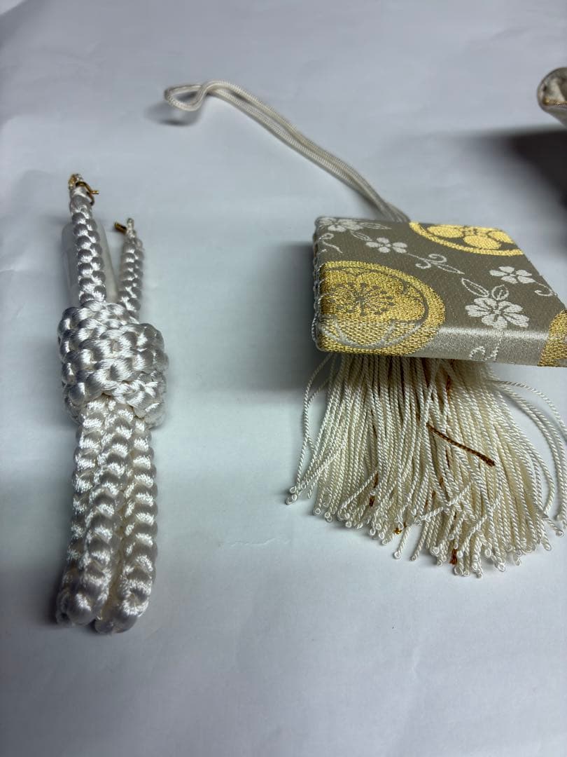 七五三　袴　生成りと金色(腰紐、お守り、懐刀付き)