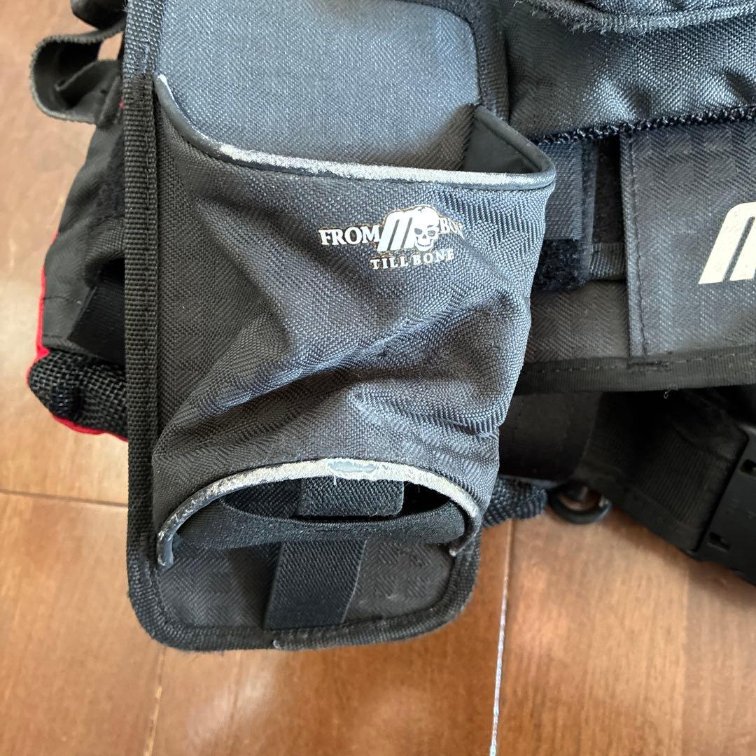 mazume レッドムーン　ロックショアベスト　ケース2個オマケ