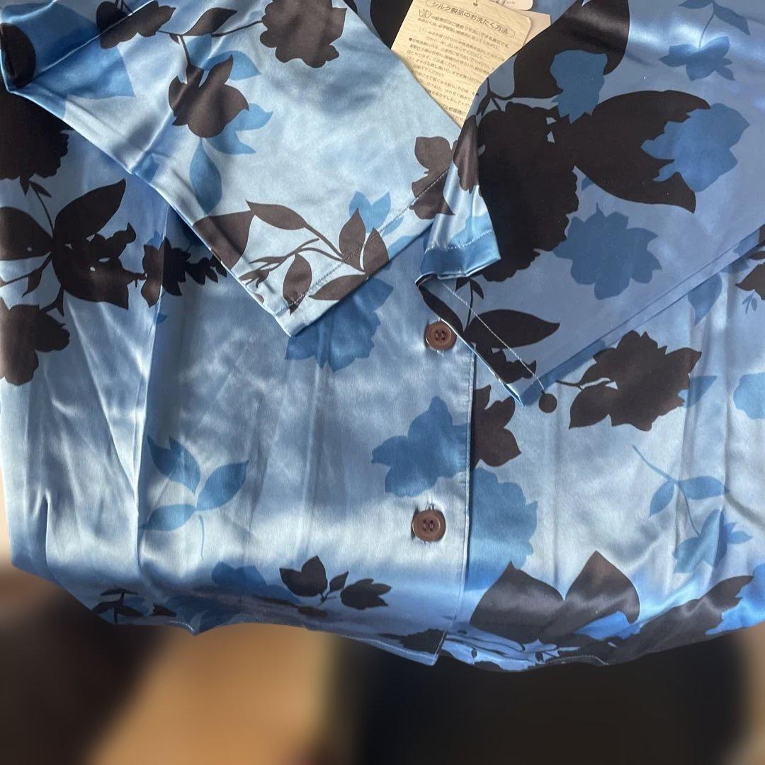 は*ん様 BEATEASE 花柄　絹　シルク　パジャマセット