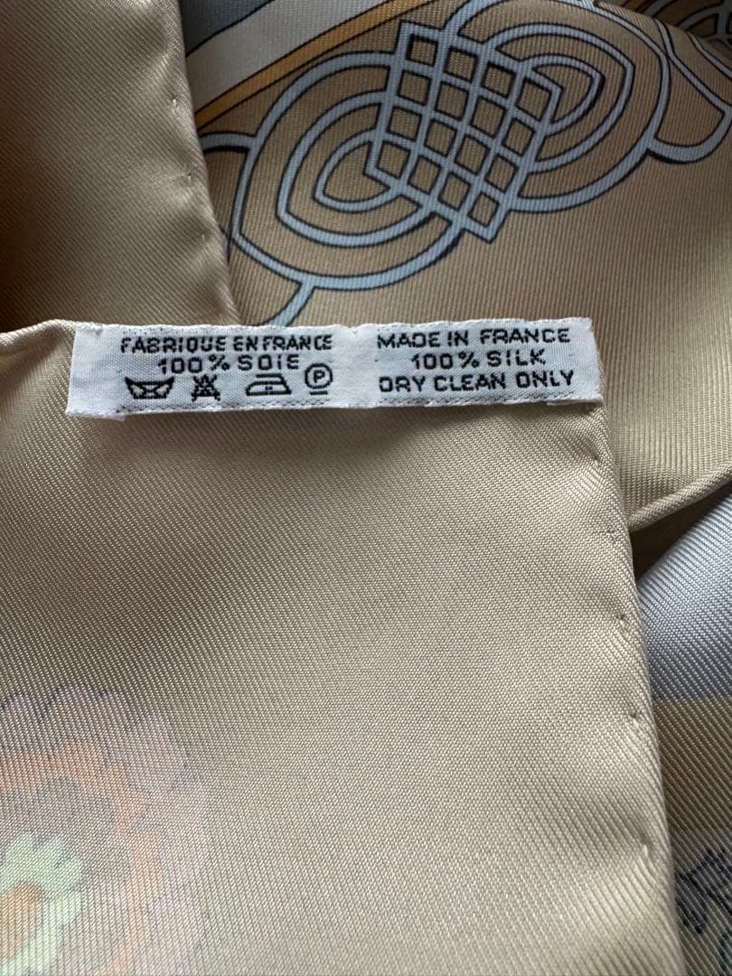 Hermès ライトトーブ　馬と花柄　カレ　90