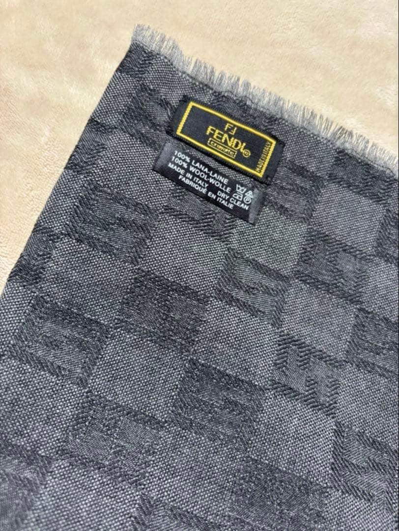 【美品】FENDI ズッカ柄 マフラー 100%ウール　グレー　ブラック