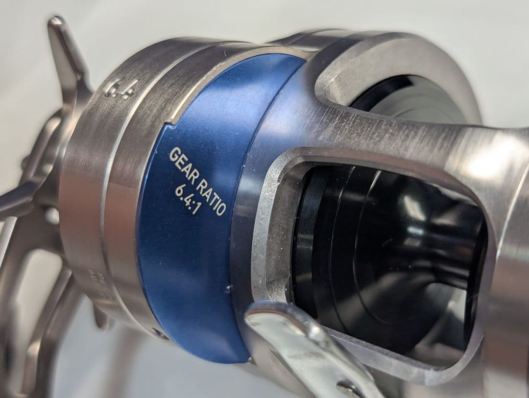 ダイワ 　管555GP 15ソルティガ 15H　右ハンドル　カスタム品