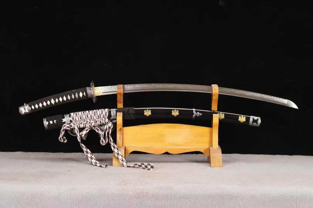 模造刀】太刀 樋入り 全長102センチ 龍鍔 茶ツイシュ 鞘 互の目 刃紋