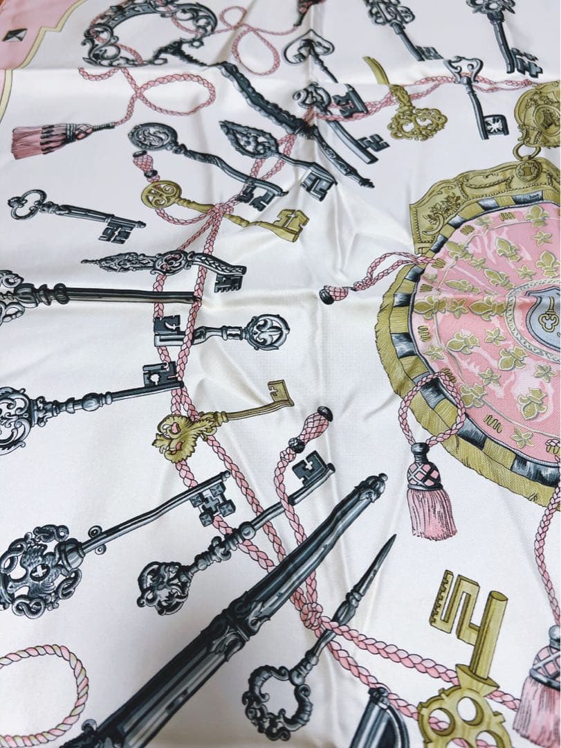 エルメス　HERMES LES CLES 鍵柄　カレ90 スカーフ