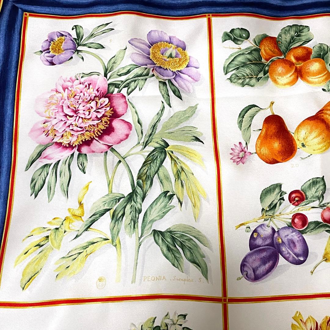 GUCCI大判シルクスカーフ　フルーツと花　赤縁取り