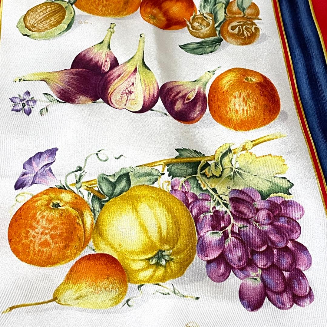 GUCCI大判シルクスカーフ　フルーツと花　赤縁取り