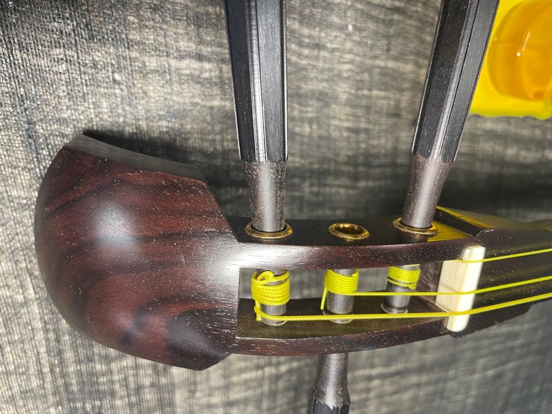 胡弓，弓、付属品付き