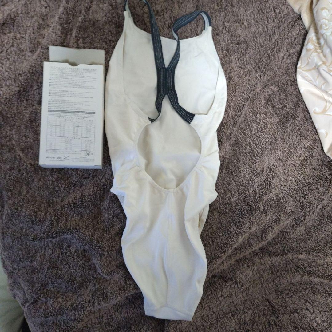 Mizuno スポーツ用水着 ホワイト 箱付き