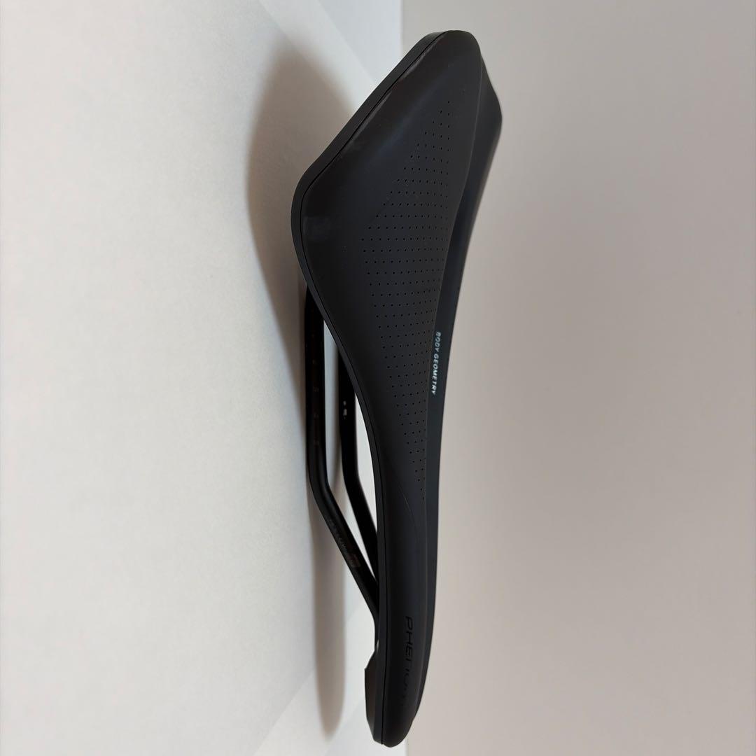 スペシャライズト　PHENOM EXPERT サドル　155mm