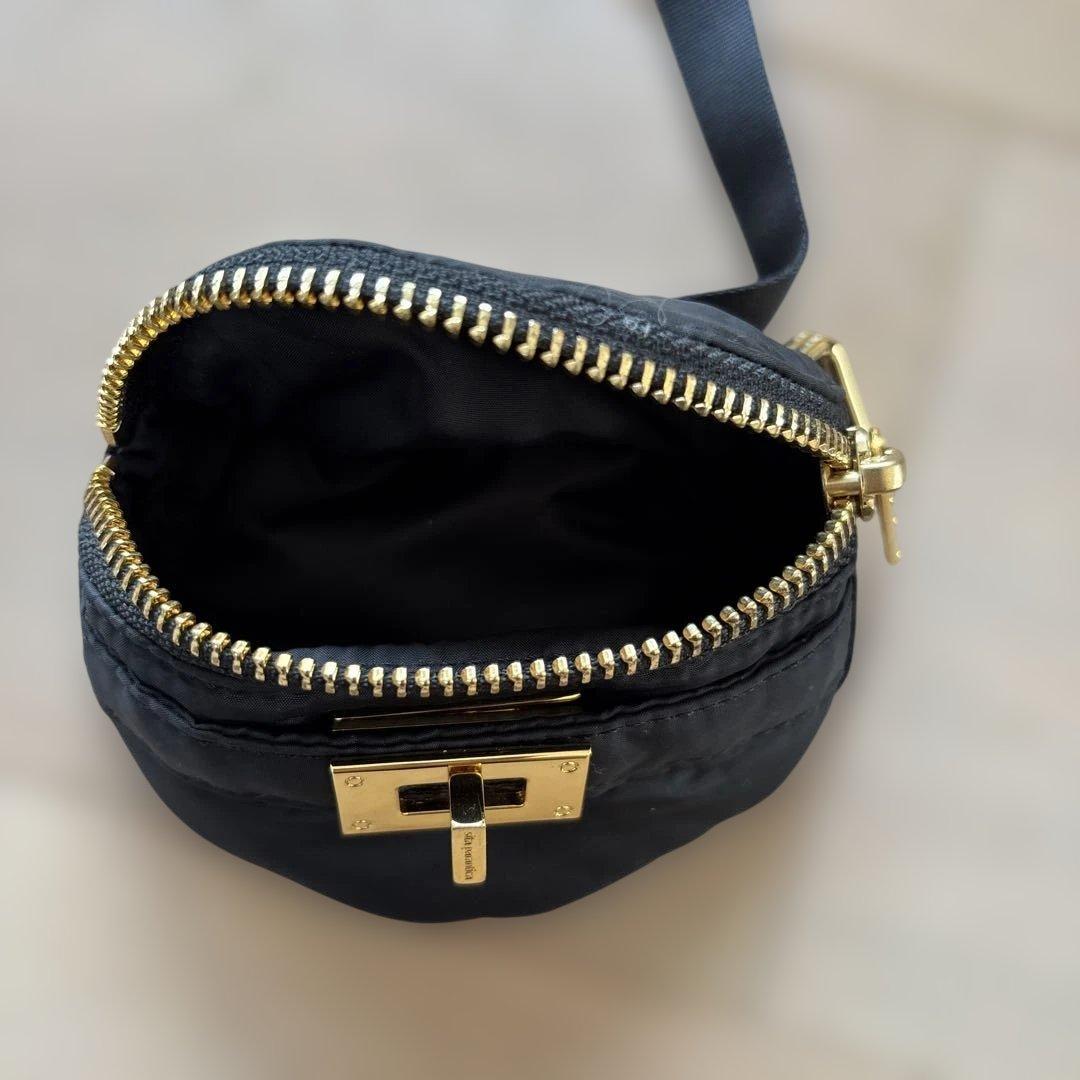 シータ パランティカ　ドゥーズィエムクラス　ナイロンボディバッグ ゴールド金具