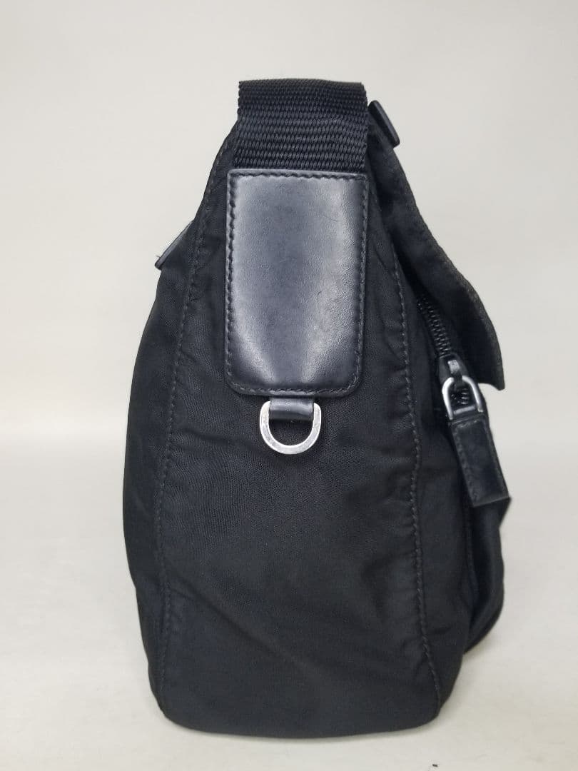 PRADA ブラック ショルダーバッグ 三角プレート 斜め掛け ナイロン