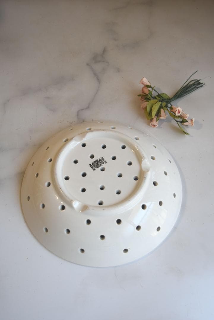 サルグミンヌ窯　白釉　水切り皿　艶があります　フランスアンティーク