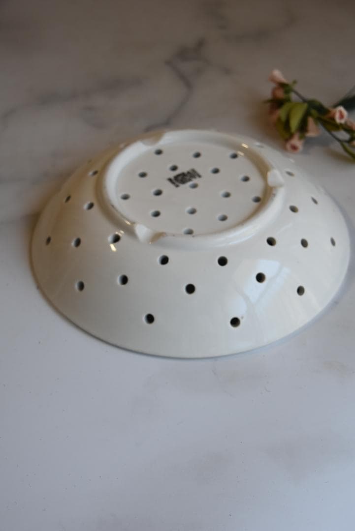 サルグミンヌ窯　白釉　水切り皿　艶があります　フランスアンティーク