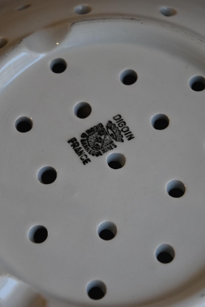 サルグミンヌ窯　白釉　水切り皿　艶があります　フランスアンティーク