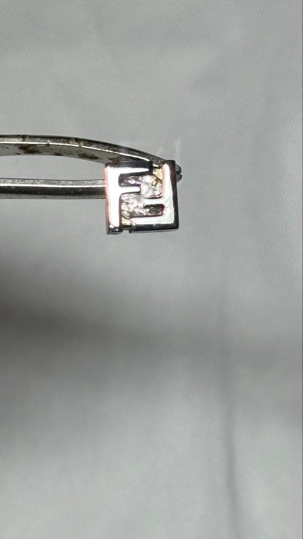 FENDI フェンディ FFピアス 新商品 証明書付き 誰か買ってください