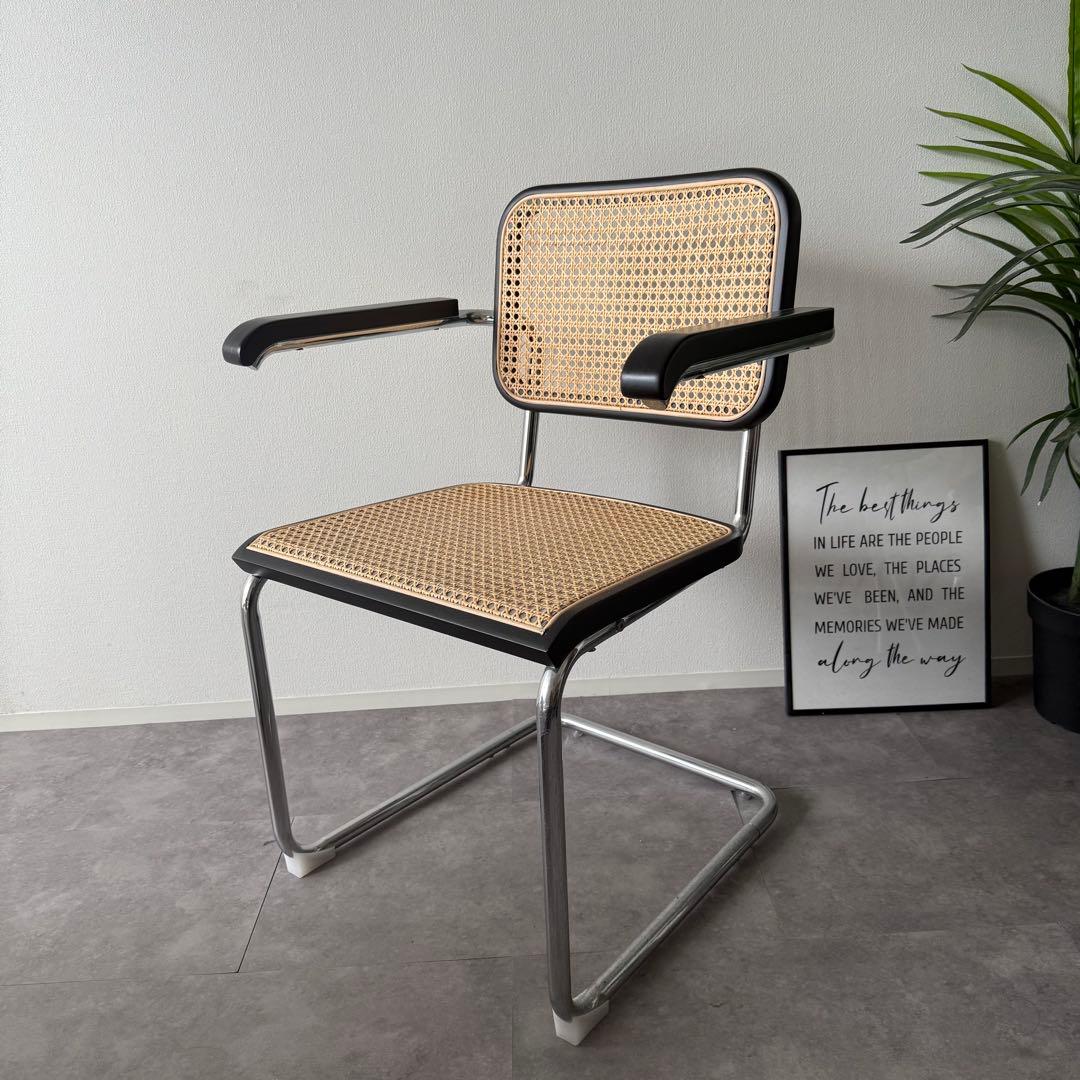 スシ　ラタンチェアとテーブル