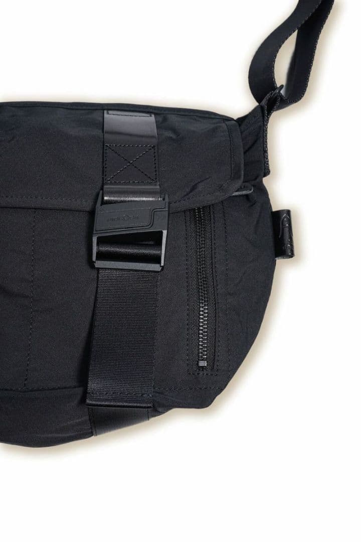 【極美品】AMIACALVA　アミアカルヴァ　Messenger Bag　S　黒