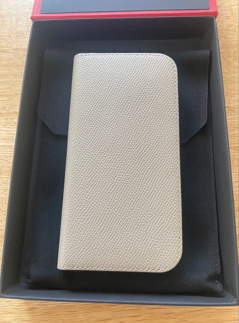 ボナベンチュラ　レザー手帳型ケース　iPhone15 proグレージュ　クロコ