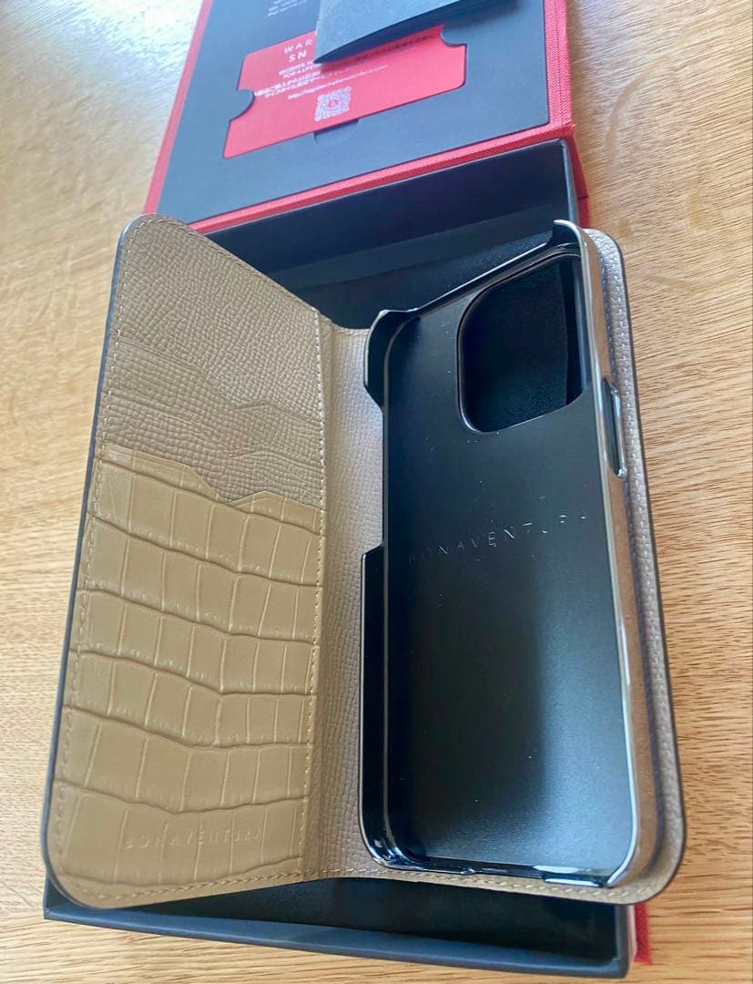 ボナベンチュラ　レザー手帳型ケース　iPhone15 proグレージュ　クロコ