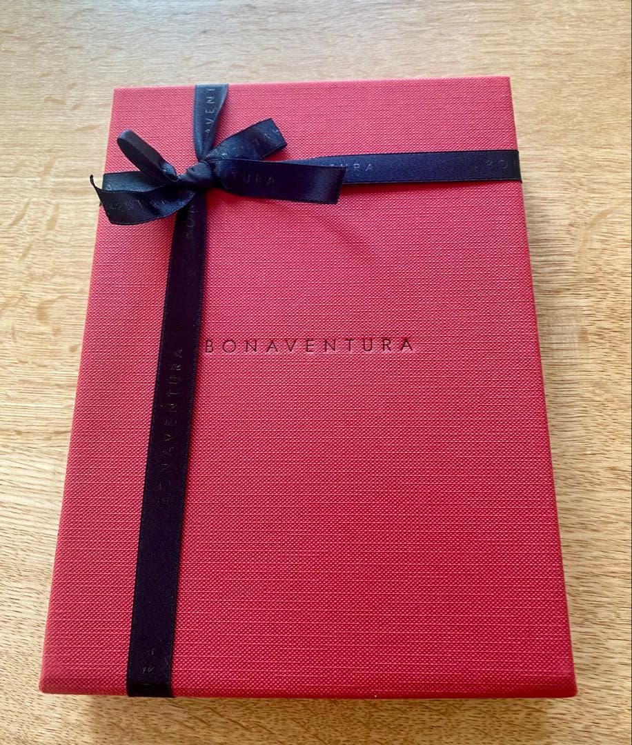 ボナベンチュラ　レザー手帳型ケース　iPhone15 proグレージュ　クロコ